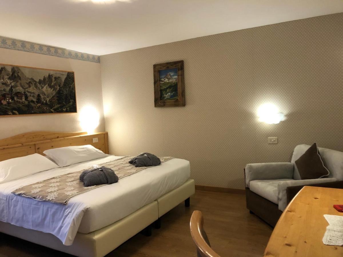 Hotel Edelweiss 3 Stelle Superior Брей-Червиния Экстерьер фото
